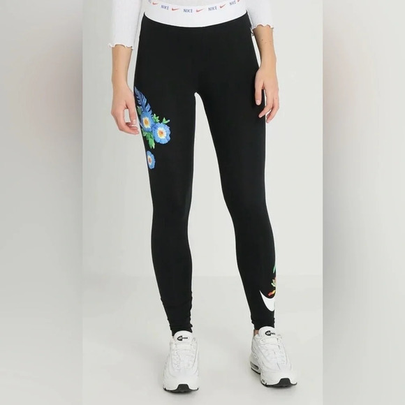 NIKE Womens Hyper Femme DriFit Floral Yoga Pants Leggings Black NWOT, Small - Picture 1 of 7